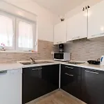 Apartment Mario Vir