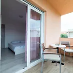 Mario Apartment Vir