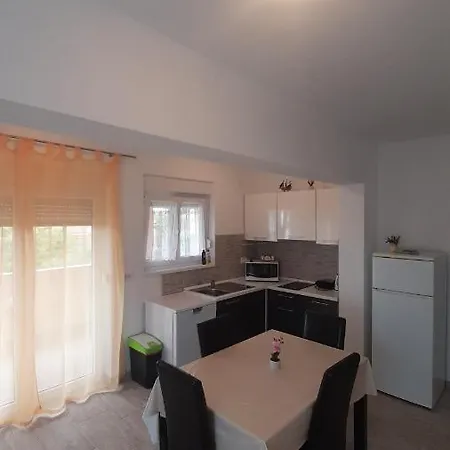 Mario Apartment Vir