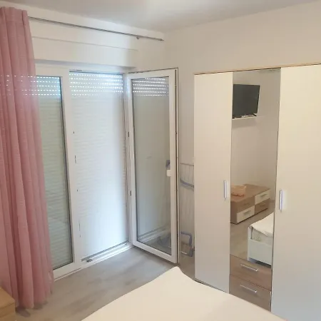 Apartment Mario Vir