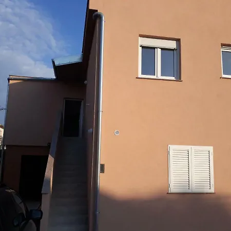 Mario Apartment Vir