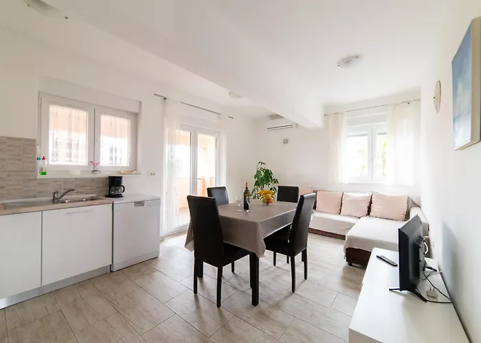 Апартаменты Mario Вир